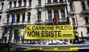Greenpeace contro i combustibili fossili