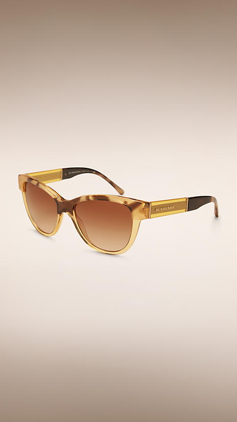 Gli occhiali da sole Burberry Cat-eye