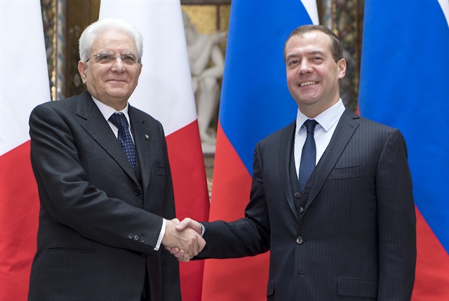 L'incontro del Presidente della Repubblica Mattarella a Mosca ocn il primo ministro russo Dmitrij Medvedev (ph. Quirinale)