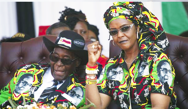Il presidente dello Zimbabwe Robert Mugabe e sua moglie Grace (pg. Ap / Tsvangirayi Mukwazhi).