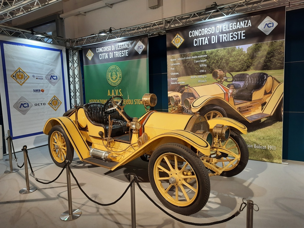 Lo stand di presentazione del Concorso di Eleganza Città di Trieste 2021 alla Fiera di Padova Auto e Moto d'Epoca.