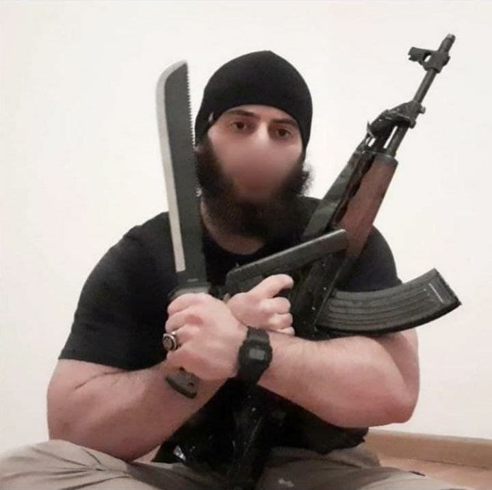 Il terrorista che il 2 novembre ha compiuto l'attacco a Vienna (ph. da Instagram).