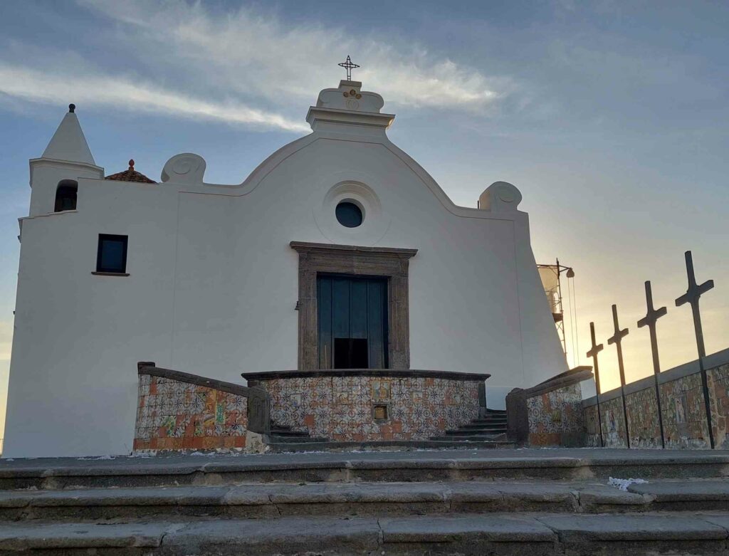 Ischia, la Chiesa del Soccorso a Forio (Ph. P. Russo/IT24). Ischia, la Chiesa del Soccorso a Forio (Ph. P. Russo/IT24).