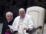 Il Papa in condizioni stabili e manda messaggio audio “Grazie per le preghiere”