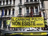 La subdola guerra dei combustibili fossili