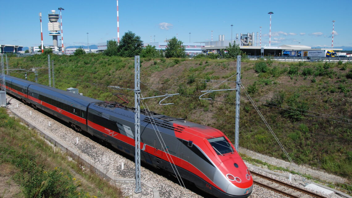 Trasporti, aumenti in arrivo per treni e aerei Trasporti, aumenti in arrivo per treni e aerei