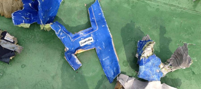 EgyptAir, relitti e cadaveri senza ipotesi