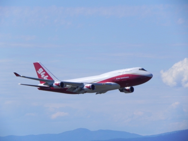 Boeing, decolla il più grande air tanker del mondo