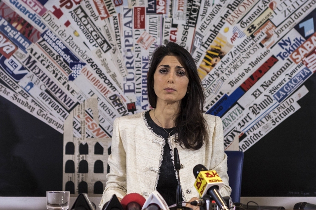 Il Direttore di Repubblica replica agli attacchi M5s. Difesa patetica: “Non capisco…”