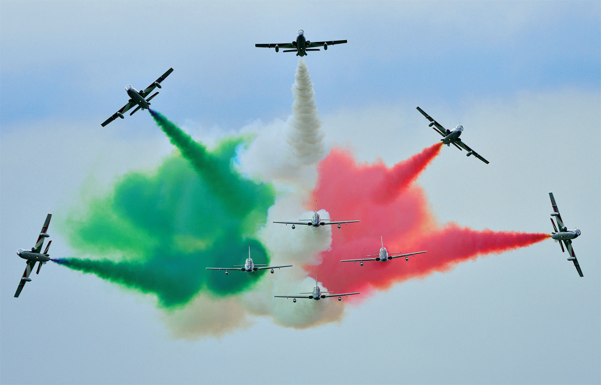 Pisa Air Show, l’acrobatica esibizione aerea delle frecce tricolori