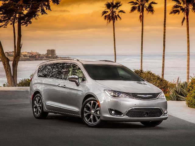 Per Cars.com Chrysler Pacifica è il minivan dell’anno