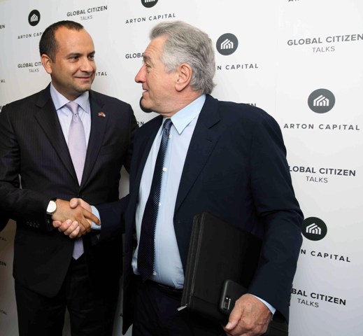 Robert De Niro a Dubai: “Investite ad Antigua”