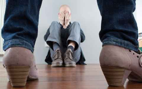 Violenza, stalking, minacce, quando la vittima è l’uomo