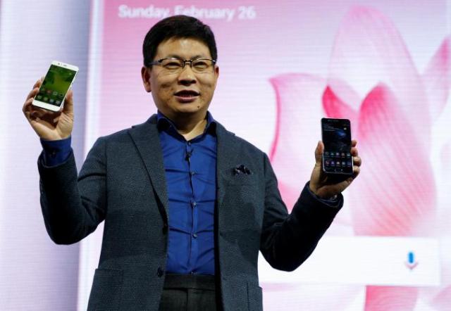 P10 e P10 plus, così Huawei lancia l’assalto a Samsung