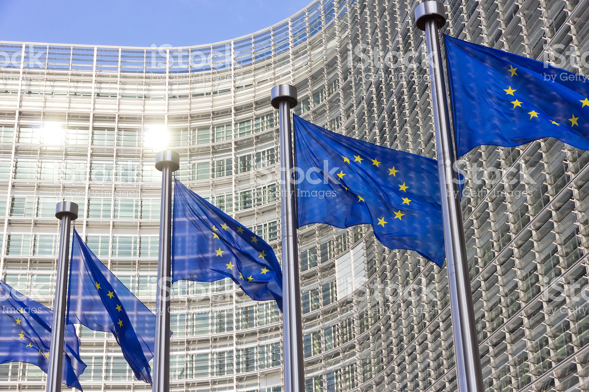 Italia-UE. Prove di intesa a Bruxelles tra gustosi manicaretti e tintinnio di calici…