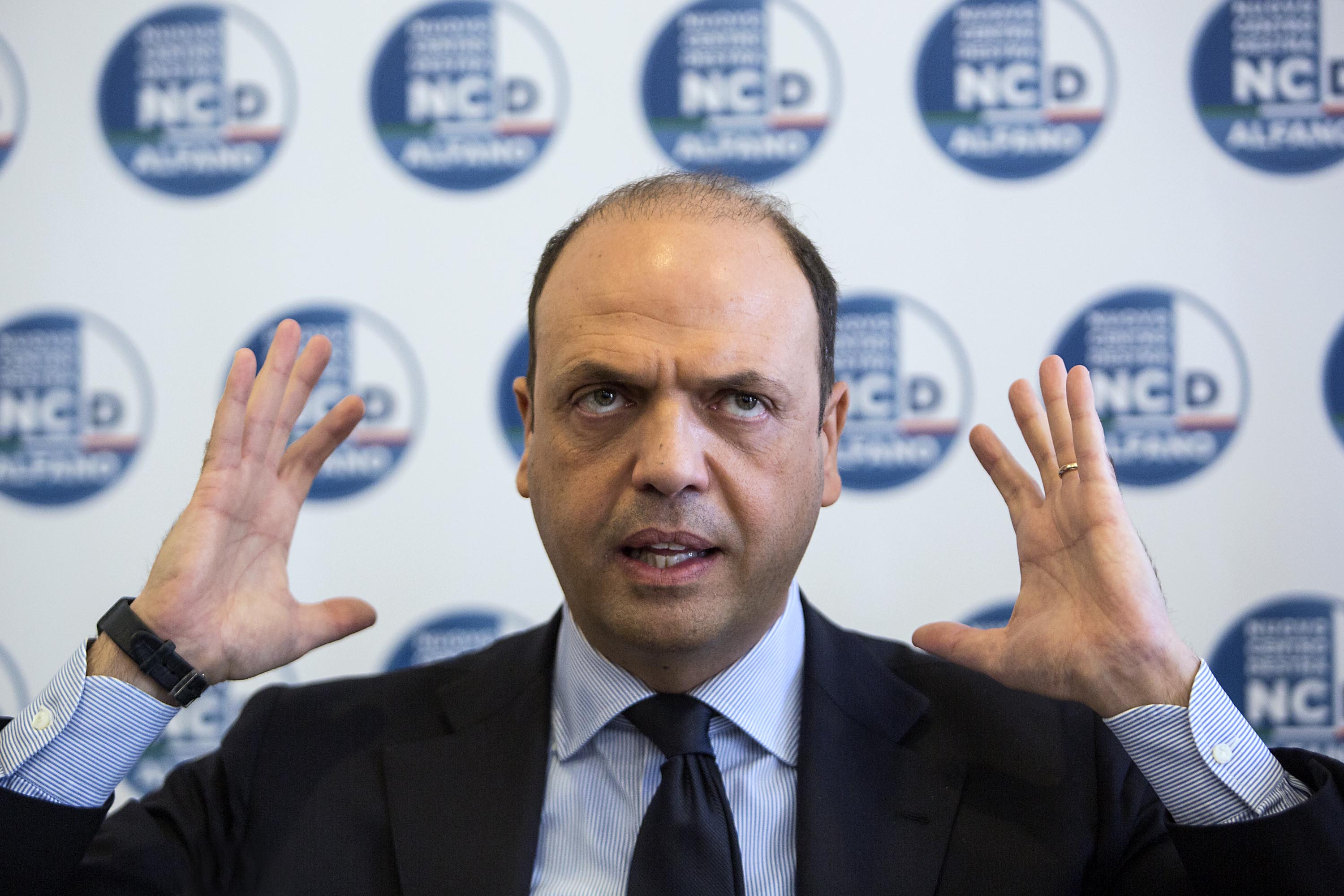 Ncd, Alfano liquida la baracca e va in cerca di un posto sicuro