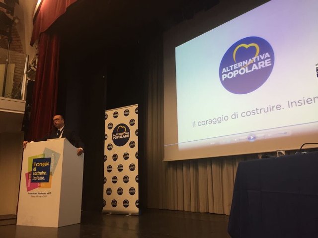 Alfano scioglie l’Ncd. Nasce Alternativa popolare, griffe pronta per l’uso a Destra e a Sinistra