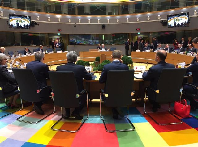 Consiglio Ue, schiaffo alla Polonia: Tusk riconfermato alla presidenza