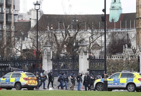 Terrore a Londra, due italiane ferite nell’attacco al Parlamento