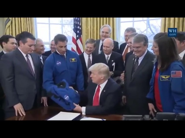 Trump rifinanzia la Nasa e autorizza l’invio del primo uomo su Marte