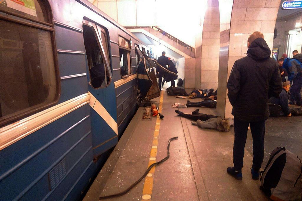 Bomba nella metropolitana a San Pietroburgo, 10 morti e 47 feriti