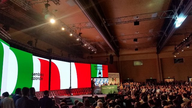Renzi proclamato segretario del Pd. Scalfari si confessa: “Sono renziano”