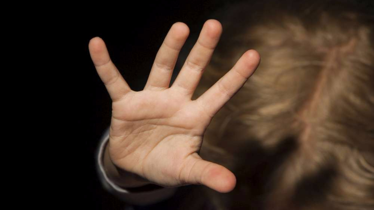 Pedofilia, oltre mille denunce l’anno, l’allarme di Telefono Azzurro nella Giornata Nazionale contro la Pedofilia