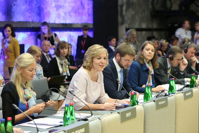 Informazione e storia, le notizie dei media ignorano il mentre