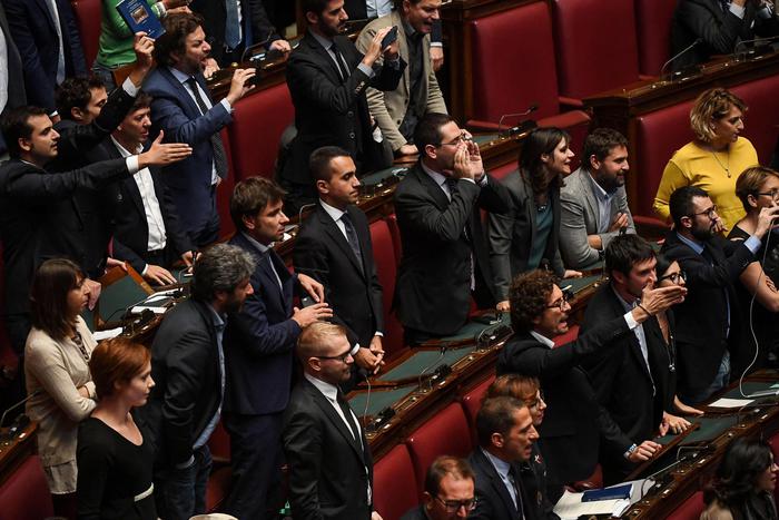 Legge elettorale, fiducia al Rosatellum: per le opposizioni è eversione