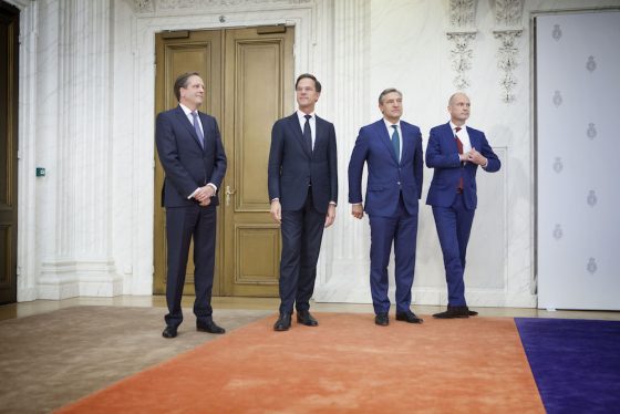Nasce il nuovo governo Rutte, l’Olanda svolta a destra