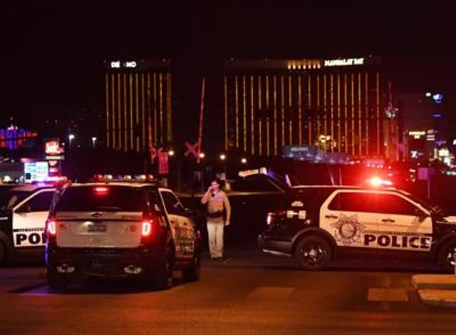 Strage al concerto di Las Vegas, 58 morti: America sotto choc