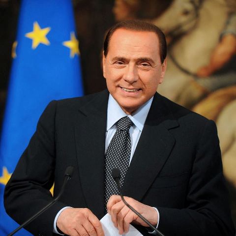 Silvio se ne va rendendo orfani cantori e denigratori. E’ stato come Gulliver in un ceto politico miniaturizzato