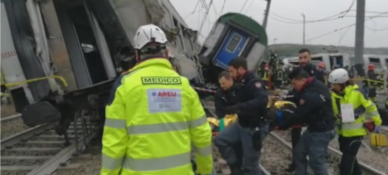 Disastro ferroviario a Pioltello, deraglia il treno dei pendolari