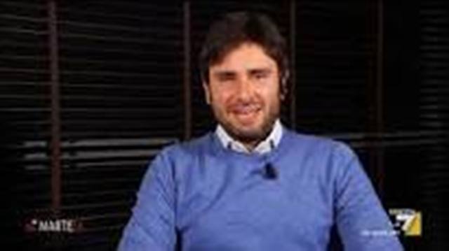 M5s e furbetti, il pacco bomba delle Iene era un pacco dono