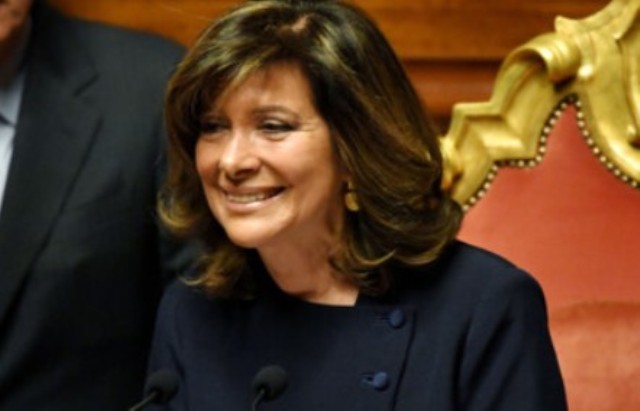 A confronto con la Casellati, Romani è uno sprovveduto angioletto