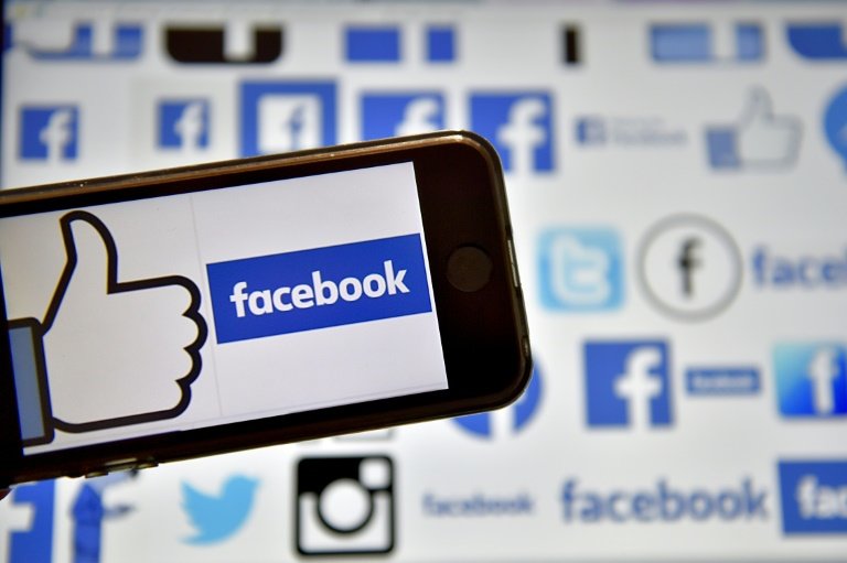 Ladri di privacy e manipolatori delle coscienze: i social sotto accusa