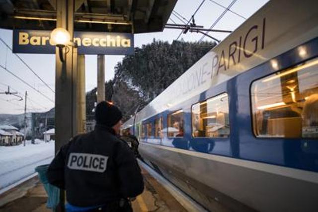 Bardonecchia, grave blitz della Gendarmeria francese nella sede di una onlus