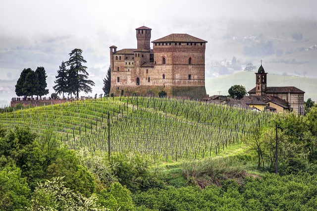 Il Castello di Grinzane Cavour (ph. Flickr / Franco Celot).