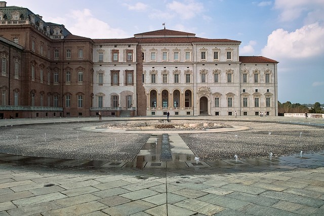La Fontana del Cervo a Venaria Reale (ph. Flickr / Javier Tornel).