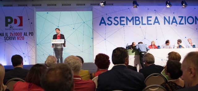 Pd, Martina segretario e Congresso a marzo. Renzi minaccia: “Vi batterò di nuovo!”