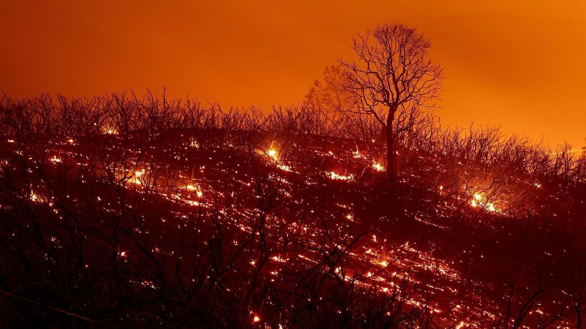 La California brucia, incendi devastano Mendocino e la contea di Riverside