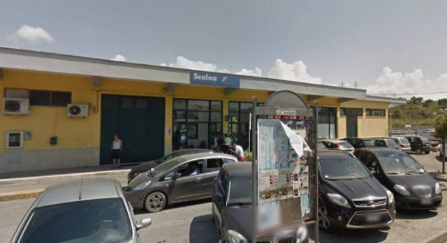 Scalea, bimba russa smarrita alla stazione: i genitori fermano il treno