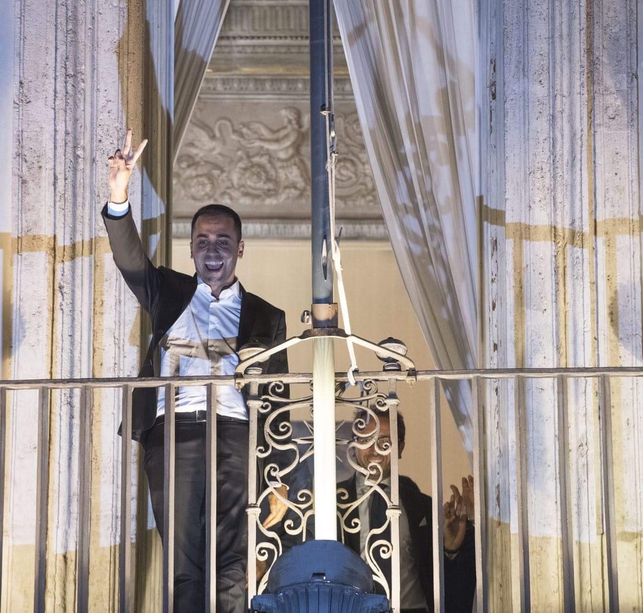 Def manovra del popolo: dai Gironi della vecchia politica si levano pianti, urla e lamenti