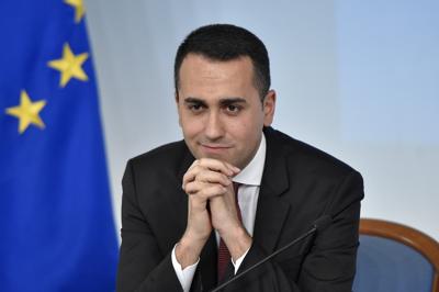 Soldi ai poveri. I Cinquestelle tra capriole, piroette e volteggi dell’uccello padulo…