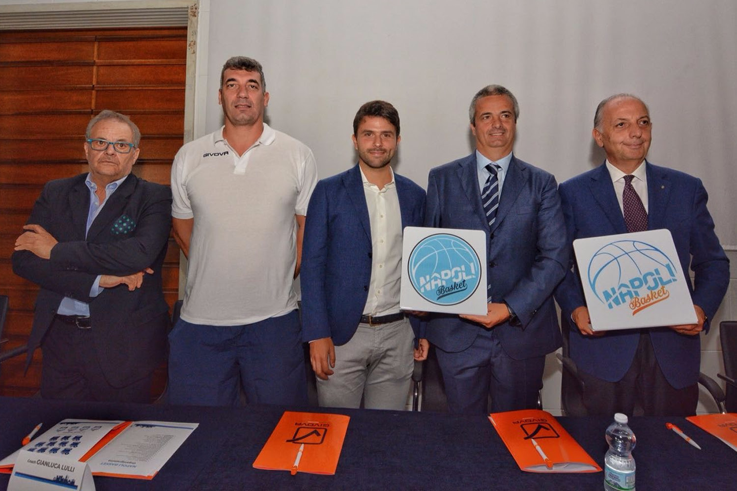 Napoli Basket, si parte: cambiano denominazione e logo, Generazione Vincente nuovo title sponsor