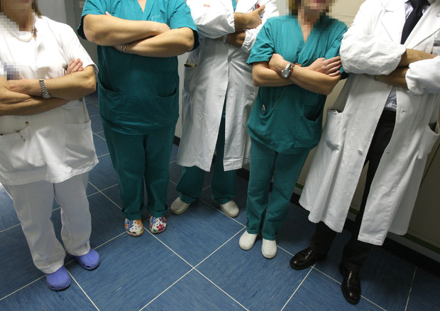 Campania, camici bianchi a braccia incrociate: venerdì sit-in alla Regione