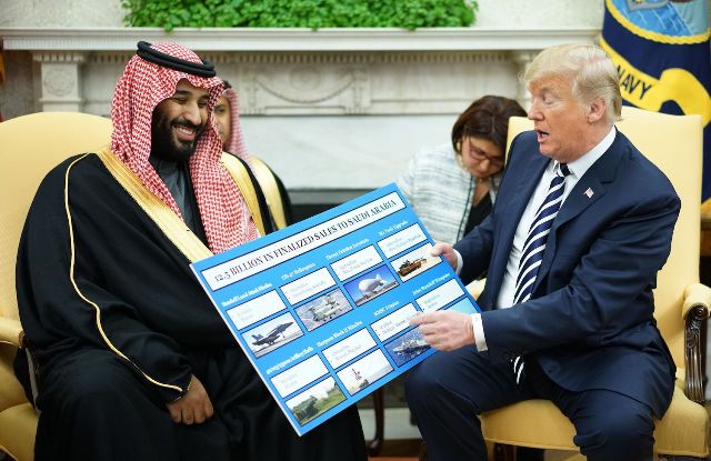 Bin Salman Trump Il presidente Usa Donald Trump con il principe ereditario saudita Mohammed bin Salman nell'ufficio ovale della Casa bianca il 20 marzo 2018 a Washington (Ph. Mandel Ngan/Afp/Getty).