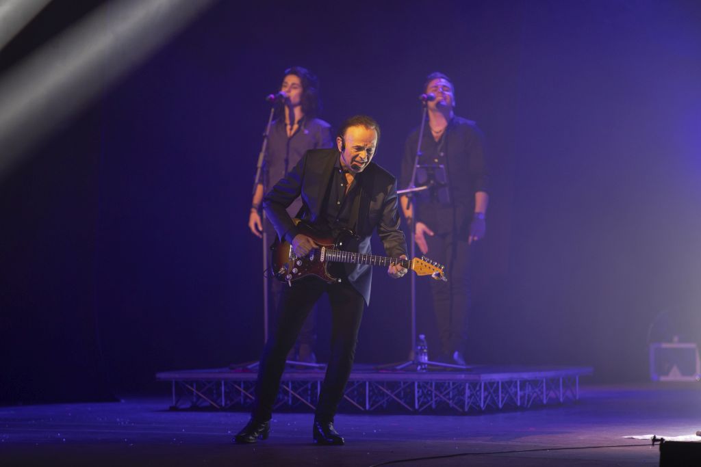 Dodi Battaglia festeggia on stage i 50 anni di carriera
