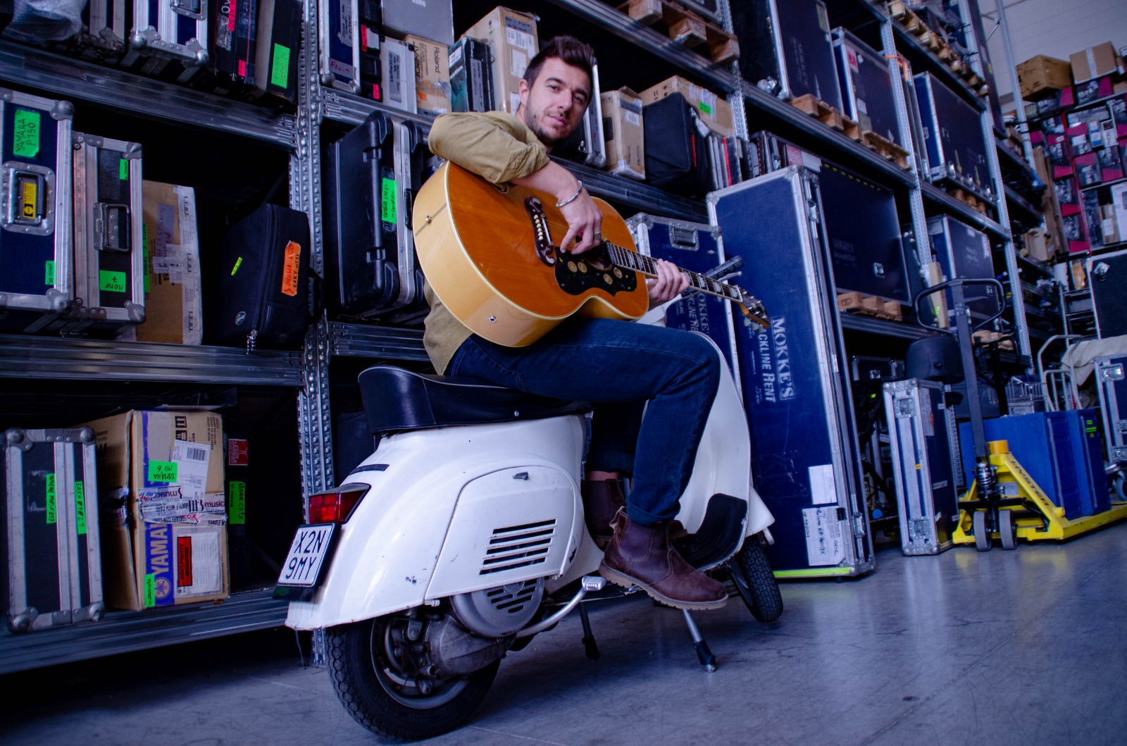 Poprock elettronico, Lassistente debutta con l’album Molecole