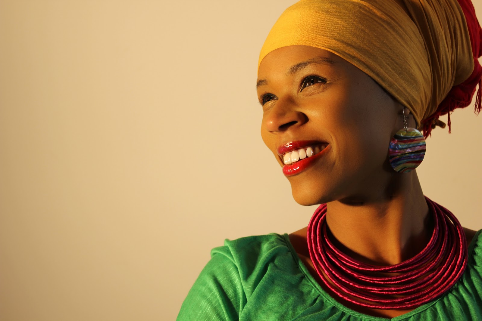 Vo’ on the Folks: torna in Italia Carmen Souza, la cantante portoghese di origini capoverdiane